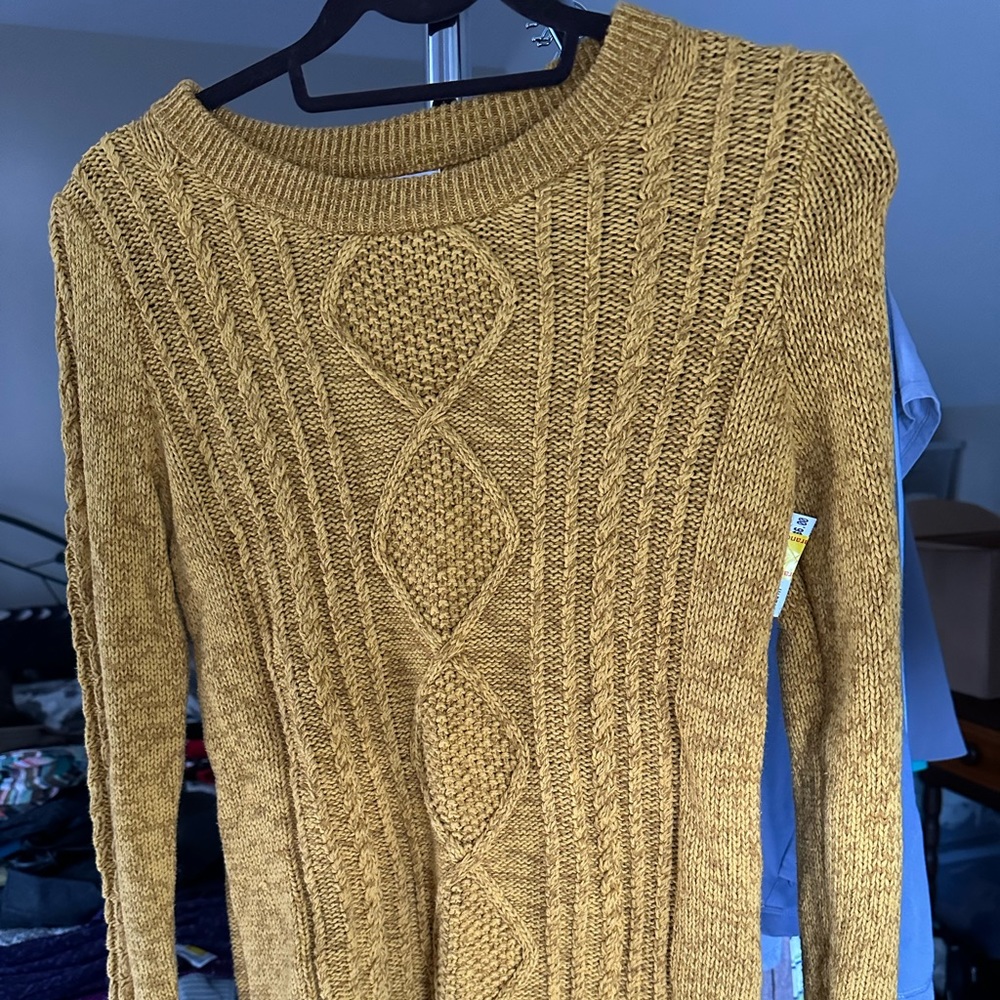 Old Navy cable sweater, gold, women’s size medium, in good condition